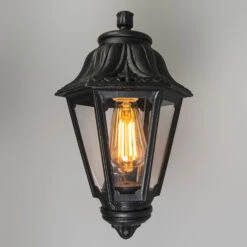 QAZQA Landelijke Buitenwandlamp Zwart IP44 - Anna -Leen Bakker 1000078875 0103